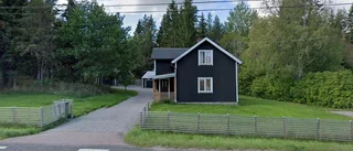 Huset på Västra Vad 351 i Tierp har nu sålts på nytt - stor värdeökning