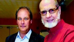 En förändrad livssituation. Gårdagens konferens på Bryggaren belyste hur det är att vara närstående till en person med neurologisk sjukdom. På plats fanns bland annat Roger Lindahl verksamhetschef på Neurologiskt handikappades riksförbund och föreläsaren Lennart Björklund. Foto: Anders Steiner