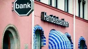 Handelsbanken en av de drabbade. Enligt presschefens uppgifter hölls banken länge ovetande om rånet. Under tisdagen fick berörda kunder brev med uppmaningen att spärra sina kontokort.