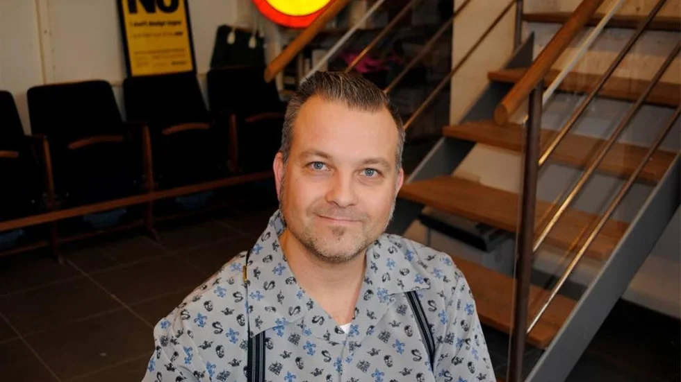 Niklas Wrångberg är grafisk formgivare och drivier reklambyrån Position i Västervik.