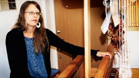 Malou Andersson från Västervik har sin ateljé i en källarlokal i Hägerstensåsen i Stockholm, en lokal hon delar med sex andra.Foto: Christer Sandberg