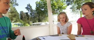 Vilda barn på äventyr på Lysingsbadet