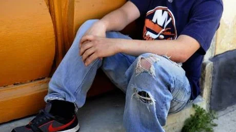 Hockeyspelare i exil. Nu är Jonathan Åhman, 18, hemma igen. Under tio månader bodde han i North Dakota där han gjorde bra ifrån sig på hockeyrinken och på high school.  Foto: Anders Steiner.