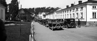 Varför står bilarna på Bruksgatan?