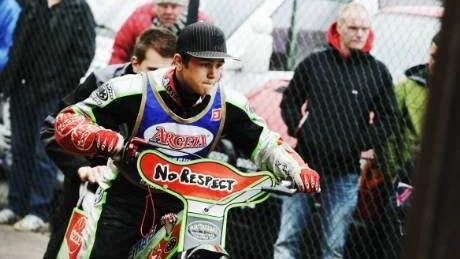 Om det inte vore för en ansträngd ekonomi skulle Robin Bergqvist köra mycket mer än han gör i dag. Hans dröm är att kunna leva på sin speedway.  Arkivbild: Ellen Nielsen-Kindstrand