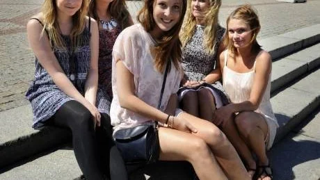 Julia Hansson, Carolina Johansson, Selma Grahn, Julia Pettersson och Sarah Arbman har alla fått sommarjobb i café- och restaurangbranchen över sommaren.Foto: Anders Steiner