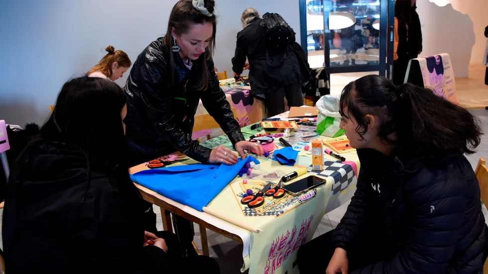 Raggarkulturen är stark i Kiruna. Och på lördag är det dags att köra en sista raggarsväng i gamla i Kirunas gamla stadskärna som konstnären Lotta Lampa tagit initiativ till i konstprojektet "Hejdå raggen".