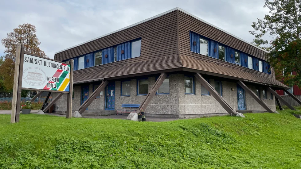 Länge låg Samegården inom området för inlösen, numera ligger den strax utanför. Ny prognos väntas komma i slutet av 2025. 