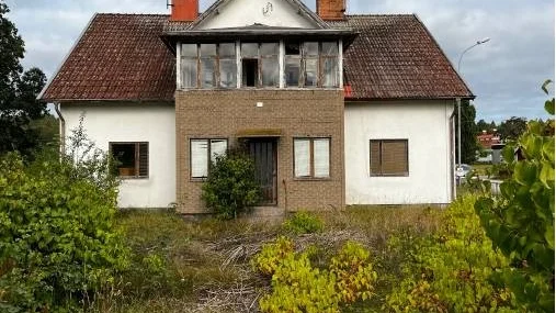 Det här huset säljs på exekutiv auktion.