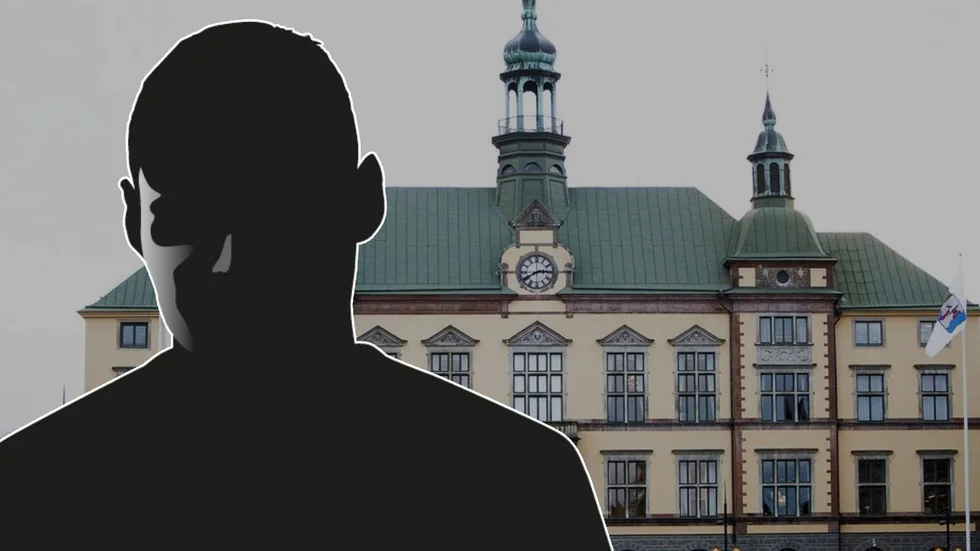 Mannen, som är anställd av Eskilstuna kommun, bestämde träff för att ha sex med en mamma och hennes åttaåriga dotter.