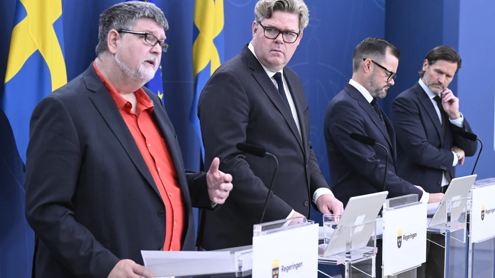Magnus Jacobsson (KD), justitieminister Gunnar Strömmer (M), Adam Marttinen (SD) och Martin Melin (L) presenterar ett förslag om anonyma vittnen.