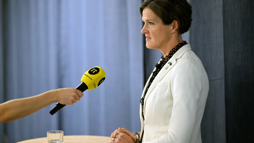 Stockholms landshövding Anna Kinberg Batra fick förödande kritik av JO, justiteombudsmannen. Regeringens beslut att flytta henne från uppdraget borde egentligen ha tagits tidigare.