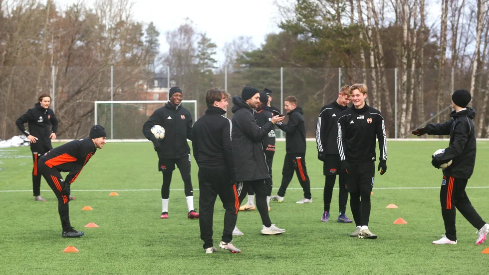 FC Gute har samlats igen, och nu ska ett nytt lag byggas. 