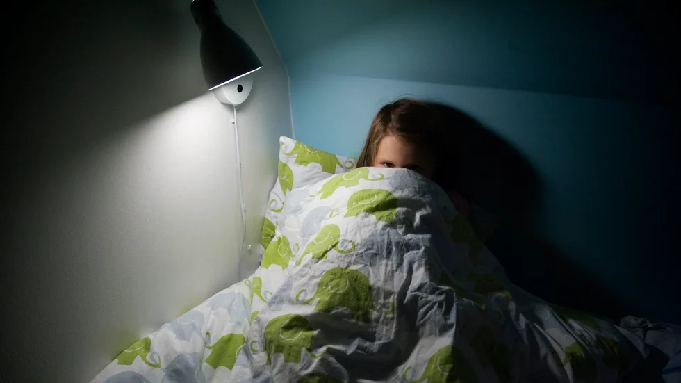 Många barn är rädda. Men det är en enorm skillnad mellan att vara rädd för mörkret och för sin pappa. Att socialkontoret inte klarar av att ta hänsyn till detta är extremt oroväckande.