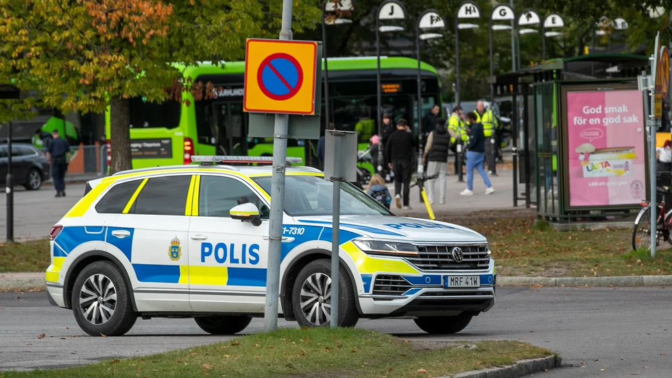 Flera enheter från polisen larmades ut till bussterminalen på onsdagseftermiddagen. En person har gripits.