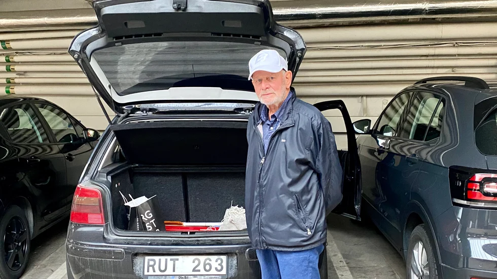 Någon eller någon har tagit sig in i Kjell Kronbrinks bil och sedan haft sönder bilbatteriet.