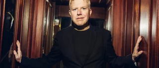 Roger berättar om mörkret och vägen tillbaka i ny självbiografi
