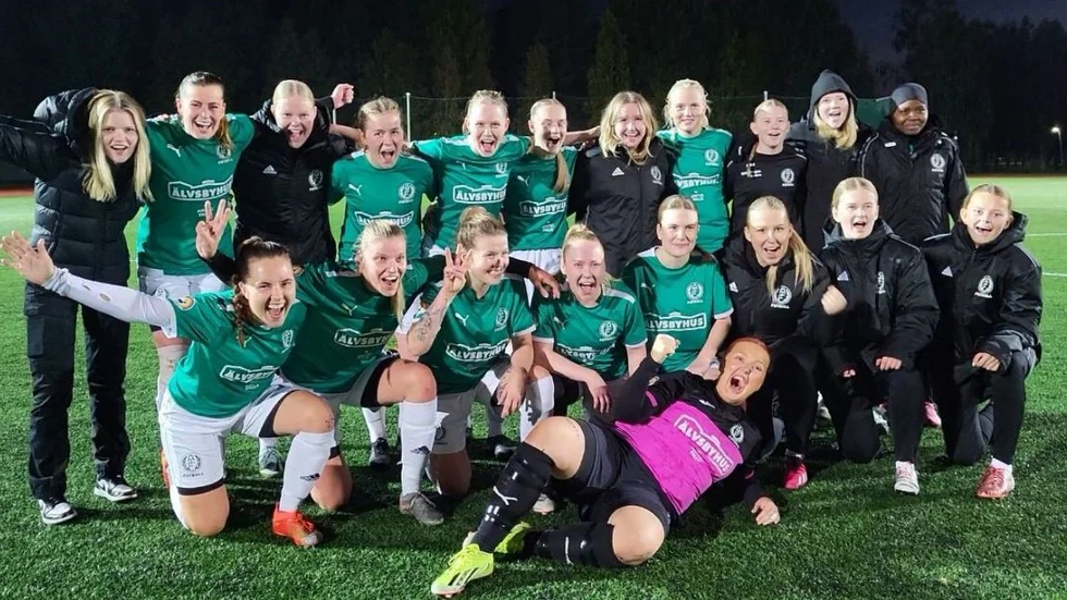 Älvsby IF:s fotbollsdamer är seriesegrare i division 3 södra. Nu väntar kval i form av ett minislutspel för att tävla om en plats i division 2 nästa säsong. 