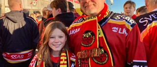 Förväntansfull publik på utsåld hockeypremiär