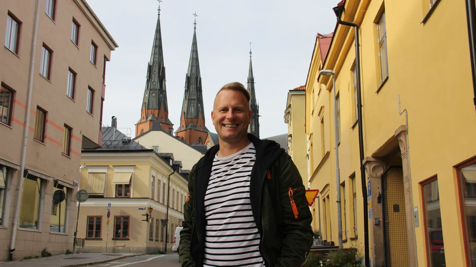 Trollkonstnären Johan Ståhl är född och uppvuxen i Uppsala. I många år har han jobbat internationellt, bland annat i Hollywood. 2012 tog Johan Ståhl silver i trolleri-VM och 2021 vann han "Talang".