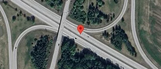 Stopp i ett körfält på grund av stillastående fordon på E18