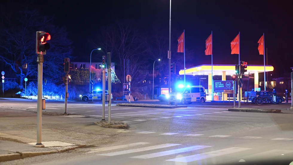 Polis på plats i Berga. 