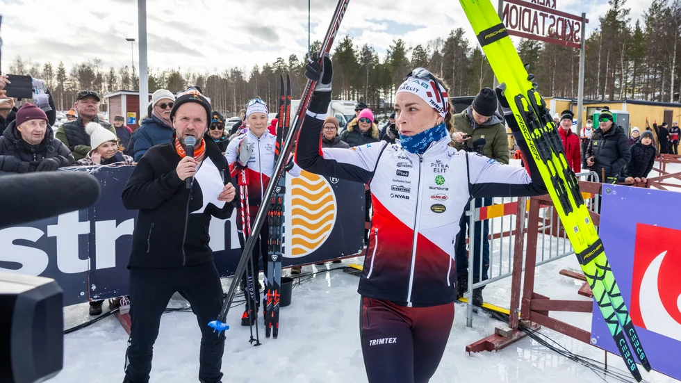 Sofia Henriksson, Piteå Elit, var den mest förvånade medaljören på damernas millopp under SM i Kalix. "Jag är mållös", säger hon efter målgång.