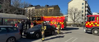 Larm om fordonsbrand orsakade stor utryckning i centrala Enköping