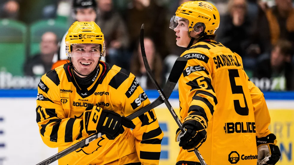 Max Lindholm jublar efter sitt märkliga mål borta mot Rögle.