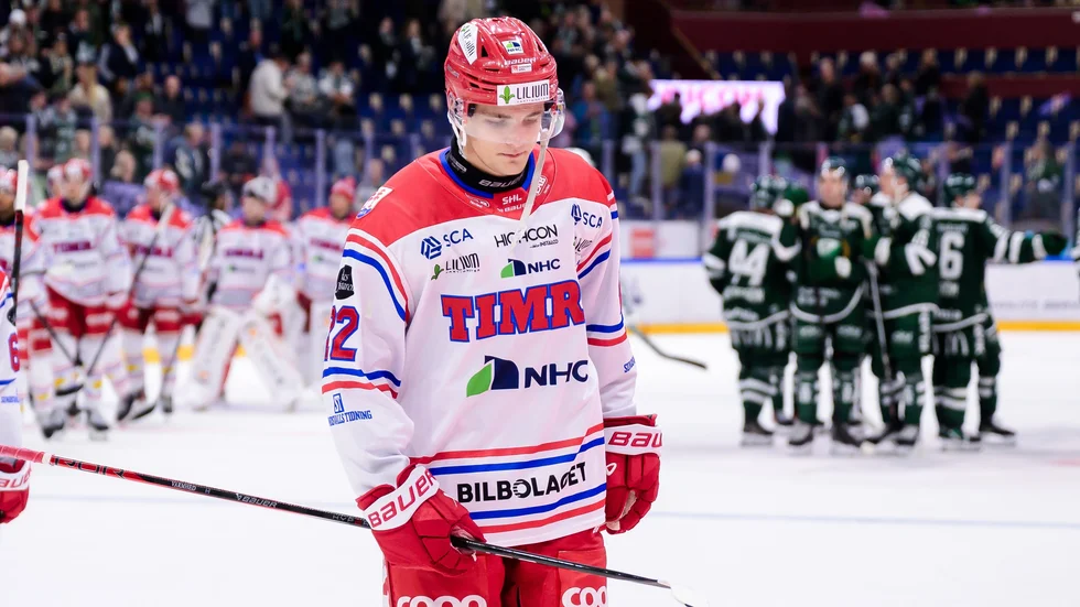 Dennis Värmhed i Timrådressen under en SHL-match.