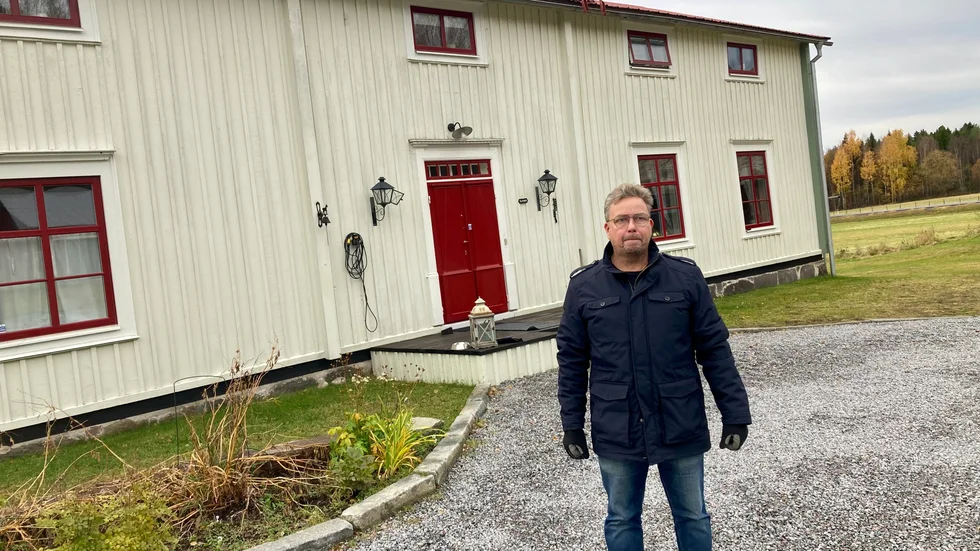 Johan Henriksson i Norra Gäddvik hoppas att bygget av Norrbotniabanan kommer medföra att det blir bullerplank mot E4.