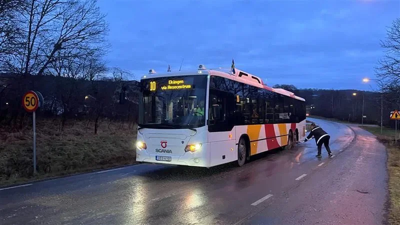 Det var jättehalt redan söndag kväll, menar insändarskribenten.