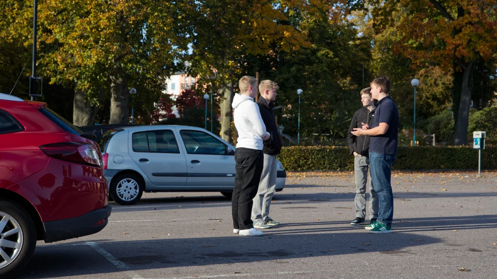 Ludwig Kennberg, Edvin Gustafsson, Samuel Hallbäck, och Melker Andersson vittnar alla om att det ibland är krångligt att hålla koll på vilken app som gäller var, och hur betalningen ska göras. Nu vill de genom sitt UF-företag göra det enklare för Motalaborna.