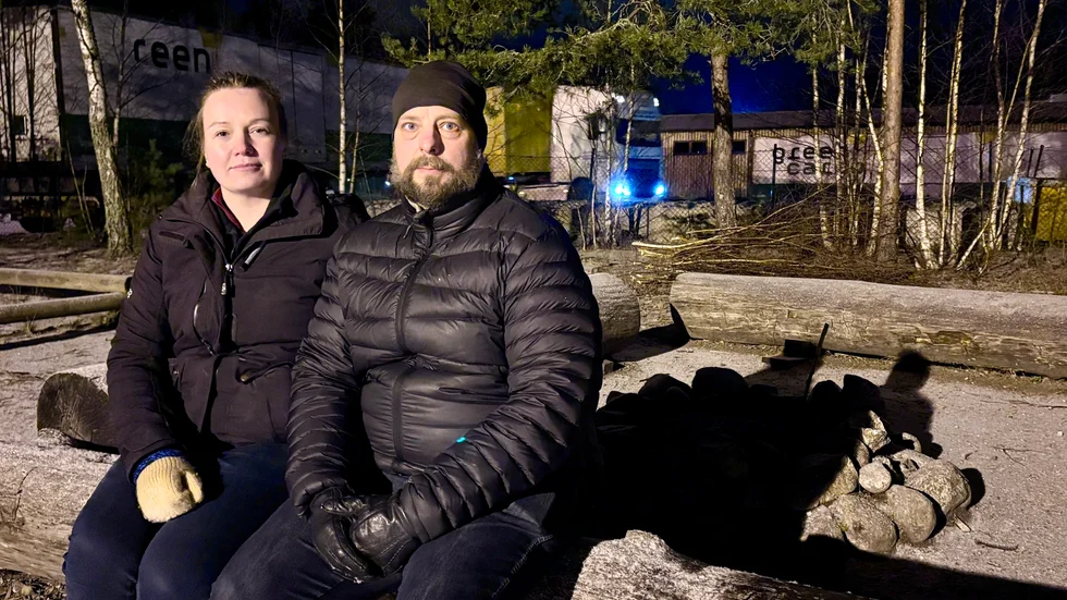 Victoria Duhan och Andreas Johansson är oroliga över att scoutkårens verksamhet kan påverkas av bostadsbyggandet vid Åsporten. 