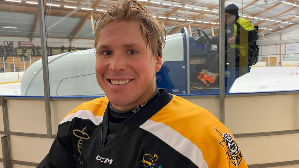 Motala AIF:s spelare Oskar Bengtsson gjorde mål borta mot Göteborgs IK. Maif vann till slut ångestmatchen i botten. Tre viktiga poäng.