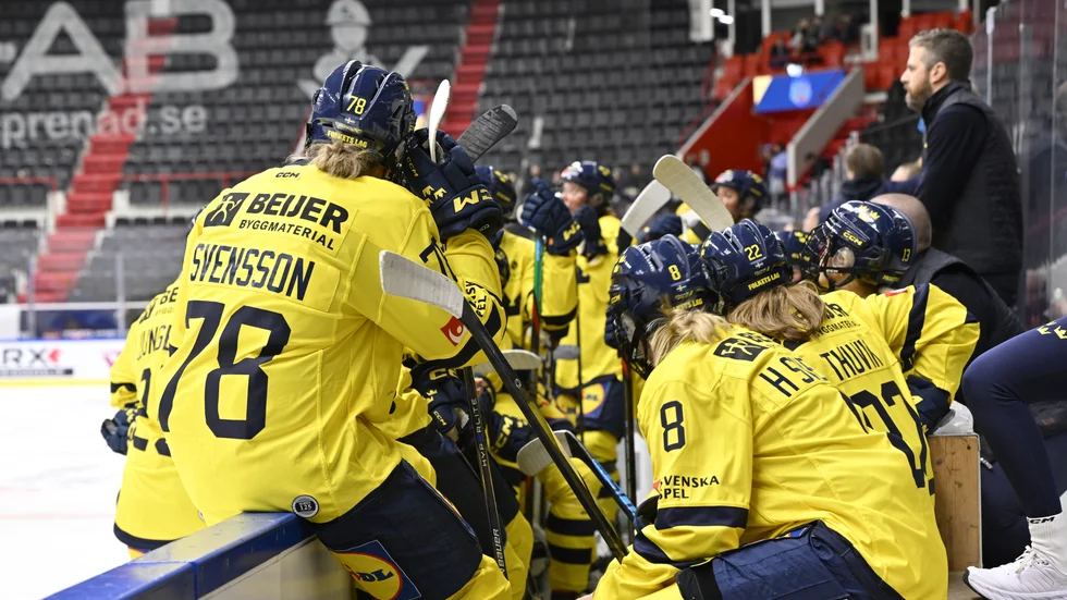 Damkronorna är klara för semifinal i sexlagsturneringen i Finland. Arkivbild.