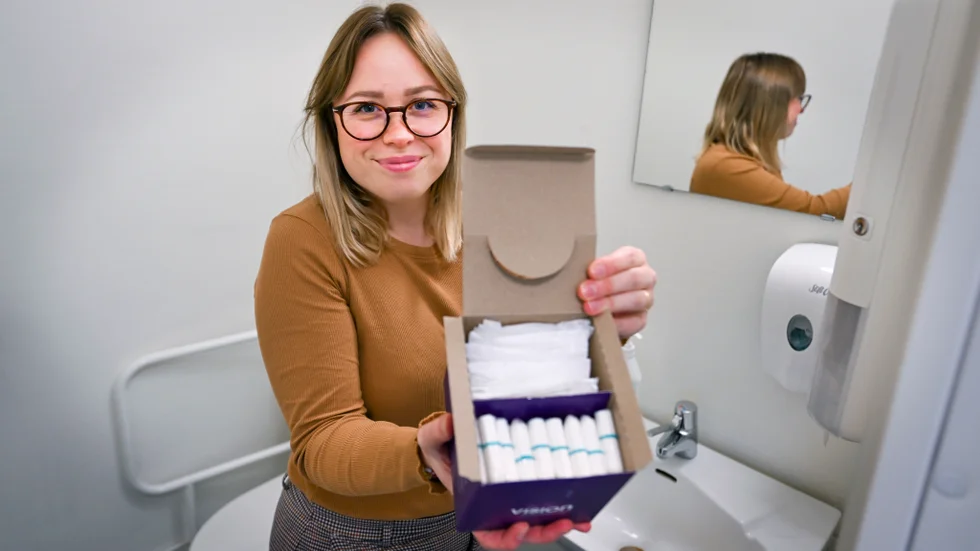 "Det borde finnas gratis mensskydd på alla arbetsplatser i Nyköpings kommun," tycker Johanna Kullman Böö, ordförande i fackförbundet Vision.