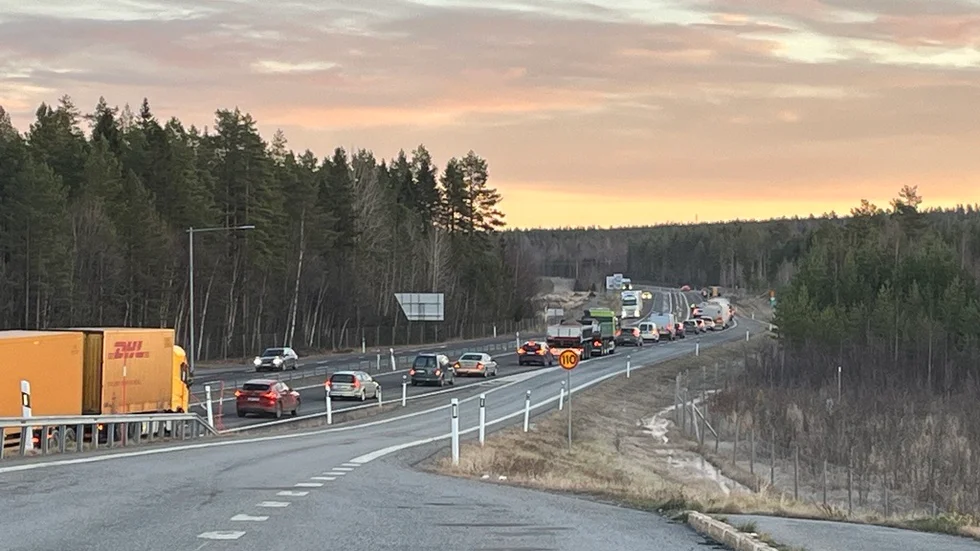 En singelolycka har inträffat på E4 i höjd med Antnäs och Måttsund.