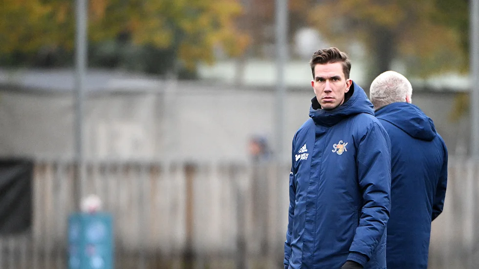 "Vi ligger bra till i processen, men man får lära sig att ha tålamod, och vi är mycket positiva", säger SSK:s tf sportchef om förhandlingarna med huvudtränaren Fredrik Markström.