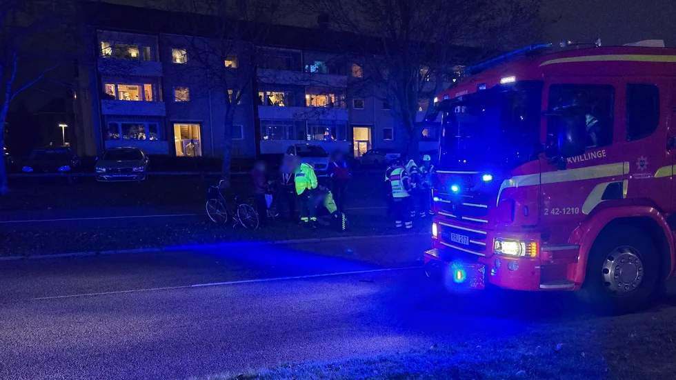Utryckning efter att en person kördes på av en bilist på Finspångsvägen.