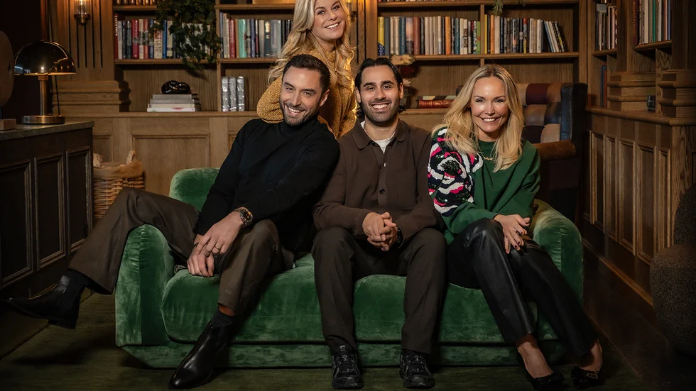 Carina Berg och Behrouz Badreh är nya panelmedlemmar i "Masked singer". De ansluter till veteranerna Pernilla Wahlgren och Måns Zelmerlöw. Pressbild.