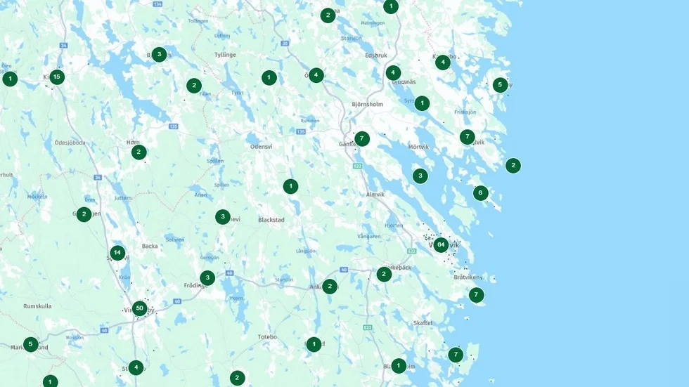 Kommunen. I Ankarsrum finns det två hjärtstartare till exempel. Här syns även skärgårdsöarna. 