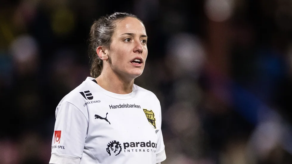 Alma Nygren under kvalet till Damallsvenskan mellan AIK och Umeå.