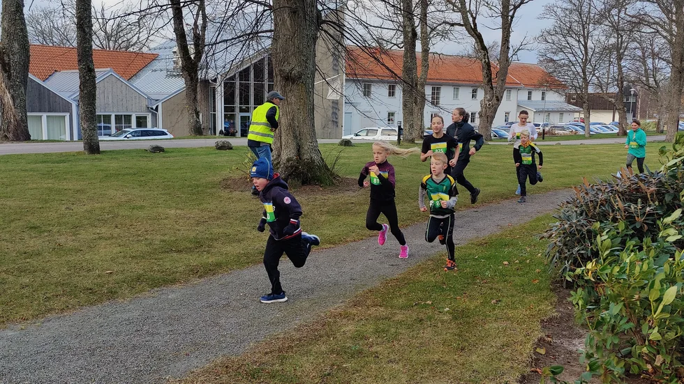 Barnens lopp lockade många unga löpare. 