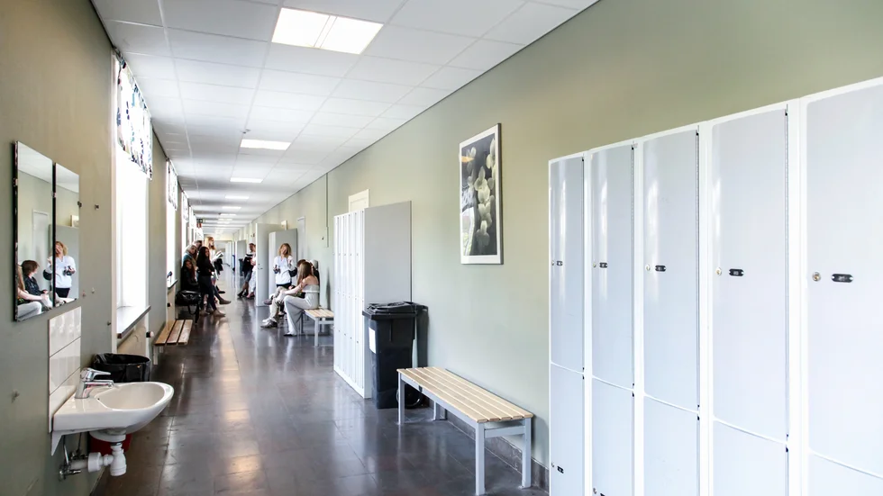 "Jag blir fundersam: Var är de vuxna i skolan?" frågar sig insändarskribenten efter att ha läst om våldet i skolan.