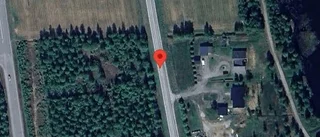 Ett körfält blockerat på grund av en stillastående fordon på väg 99