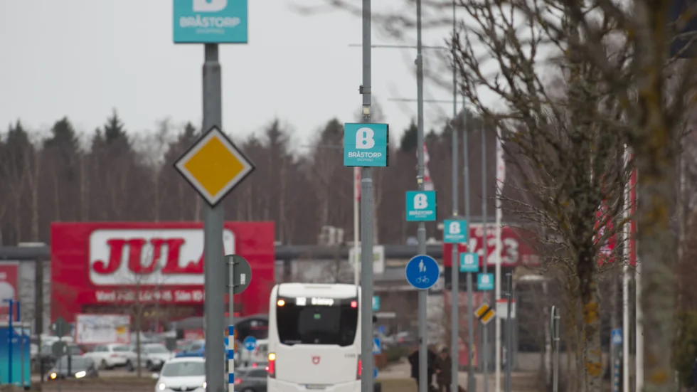 Bor man i Motala så vet man att det finns gott om handlare i Bråstorps handelsområde. Ett syfte med de nya skyltarna är att visa även de som kommer utifrån hur stort shoppingområdet är. 
