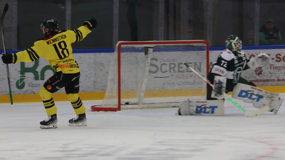 Kevin Wennström jublar över 1-0 för VH.