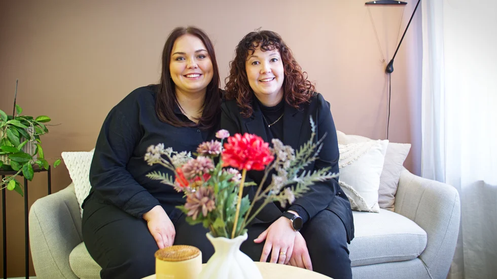 Fanny Westerberg och Lisa Persson Brander gick från att vara kollegor till att driva en salong tillsammans. Beslutet fattade de snabbt. "Över en helg typ, nu kör vi", säger Fanny Westerberg.