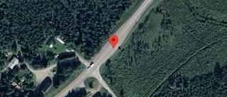 Stopp i ett körfält på grund av flera stillastående personbilar på E4